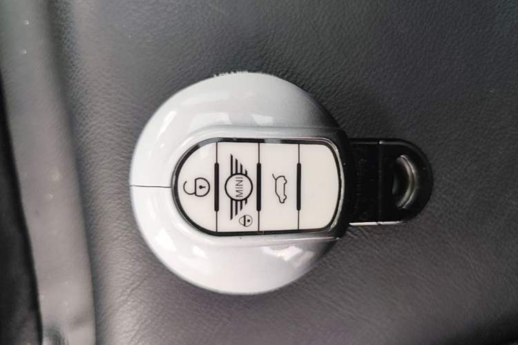 Used MINI 2015 1.5T COOPER Fun Five-Door Edition Interior 1