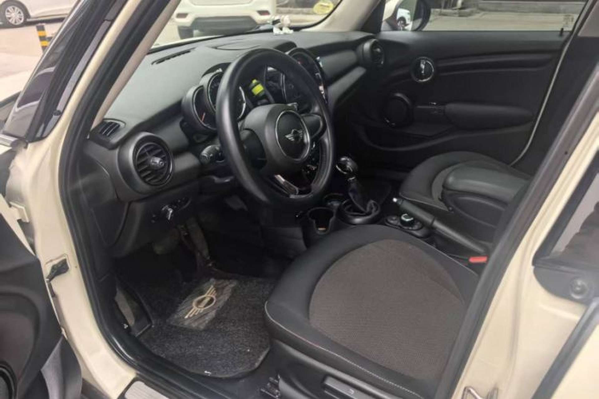 Used MINI 2015 1.2T ONE Five-Door Edition Interior 1