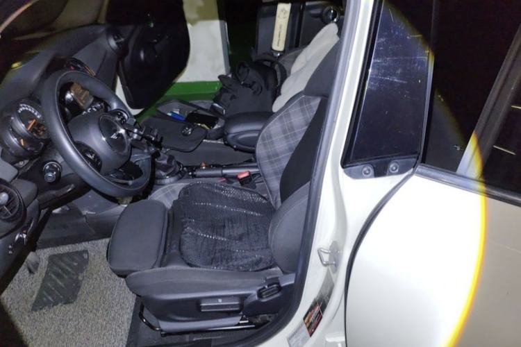 Used MINI 2015 1.5T COOPER Fun Five-Door Edition Interior 1
