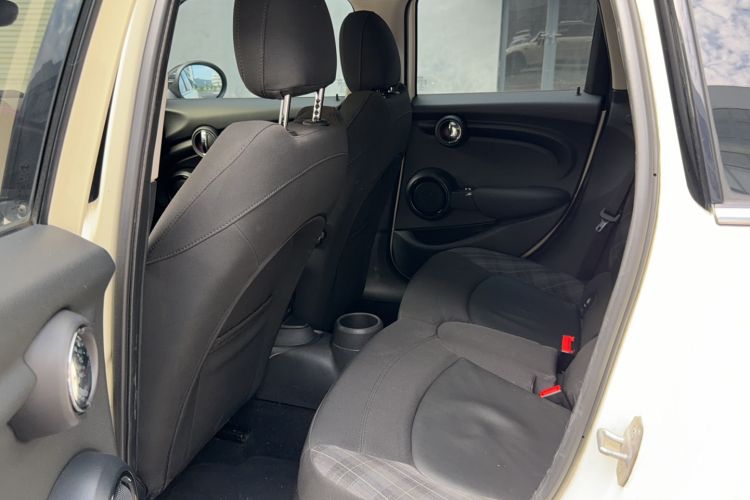 Used MINI 2015 1.5T COOPER Fun Five-Door Edition Interior 2