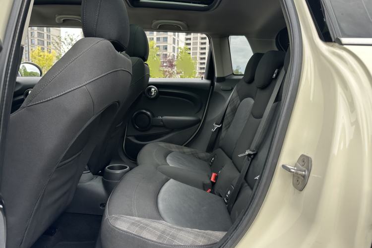 Used MINI 2015 1.5T COOPER Fun Five-Door Edition Interior 2