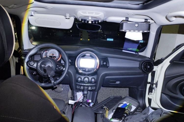 Used MINI 2015 1.5T COOPER Fun Five-Door Edition Interior 3