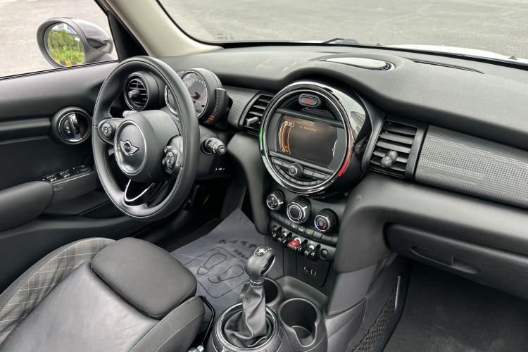 Used MINI 2015 1.5T COOPER Fun Five-Door Edition Interior 7