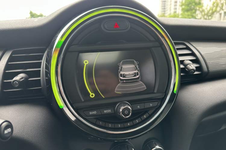 Used MINI 2015 1.5T COOPER Fun Five-Door Edition Interior 9