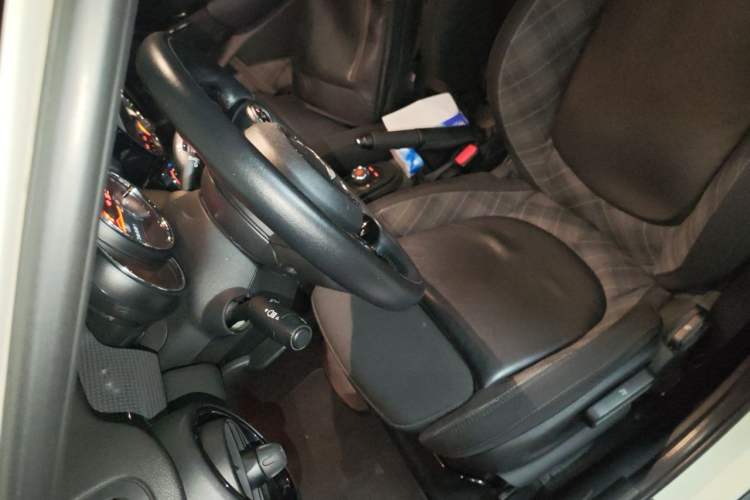 Used MINI 2015 1.5T COOPER Fun Five-Door Edition Left Front Seat