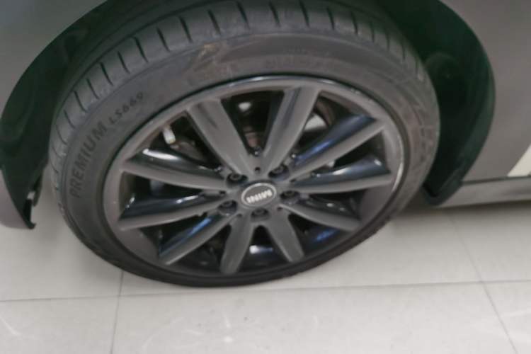 Used MINI 2015 2.0T COOPER S Five-Door Edition Left Front Wheel Hub
