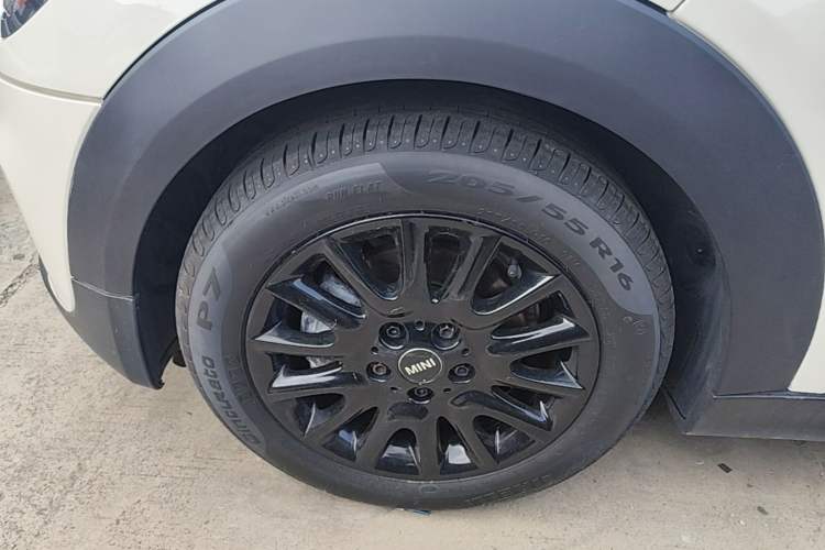 Used MINI 2015 1.5T COOPER Fun Five-Door Edition Left Front Wheel Hub