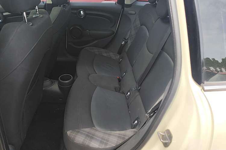 Used MINI 2015 1.5T COOPER Fun Five-Door Edition Left Rear Seat