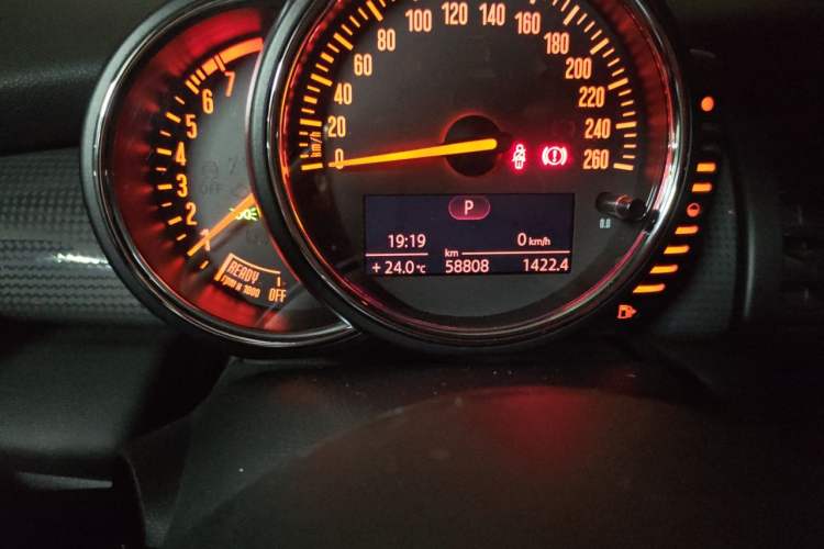 Used MINI 2015 1.5T COOPER Fun Five-Door Edition Odometer Close Up