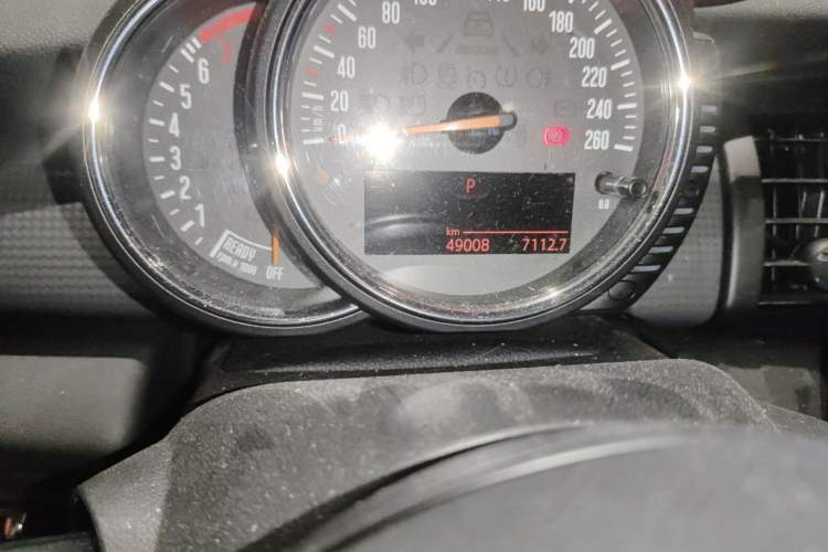 Used MINI 2015 1.5T COOPER Fun Five-Door Edition Odometer Close Up