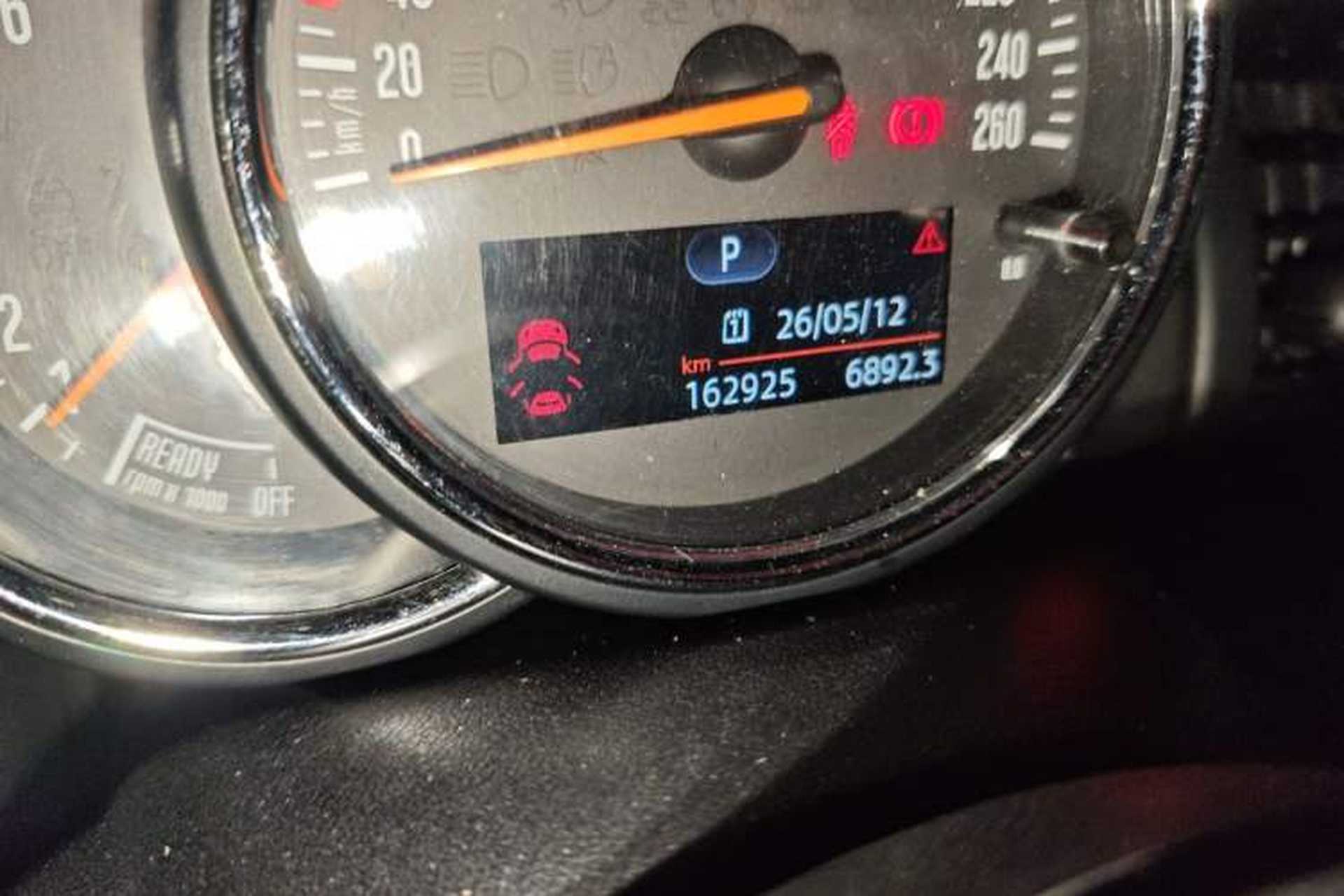 Used MINI 2015 1.2T ONE Five-Door Edition Odometer Close Up