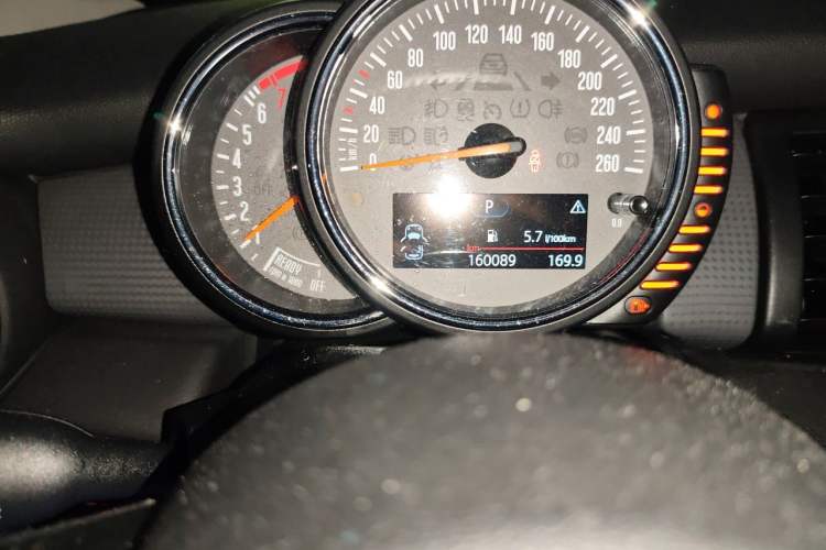 Used MINI 2015 1.5T COOPER Fun Five-Door Edition Odometer Close Up
