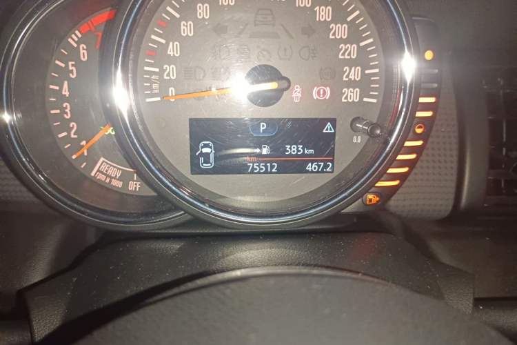 Used MINI 2015 1.5T COOPER Fun Five-Door Edition Odometer Close Up