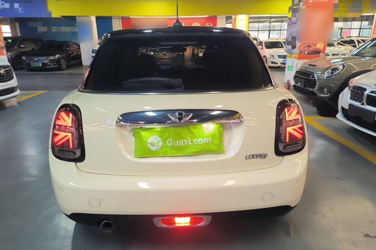 Used MINI 2015 1.5T COOPER Fun Five-Door Edition Rear