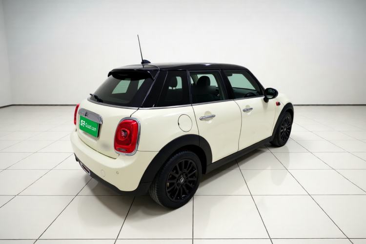 Used MINI 2015 1.5T COOPER Fun Five-Door Edition Rear Right 45 Deg