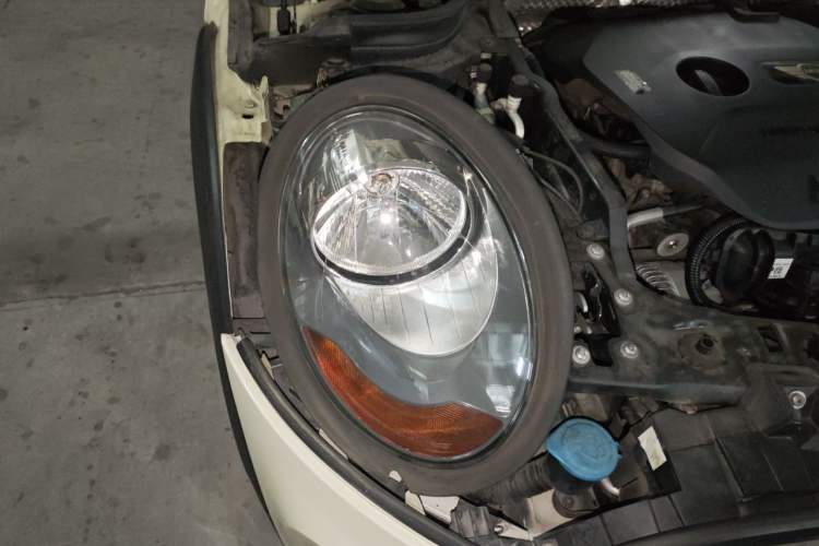 Used MINI 2015 1.5T COOPER Fun Five-Door Edition Right Front Headlight