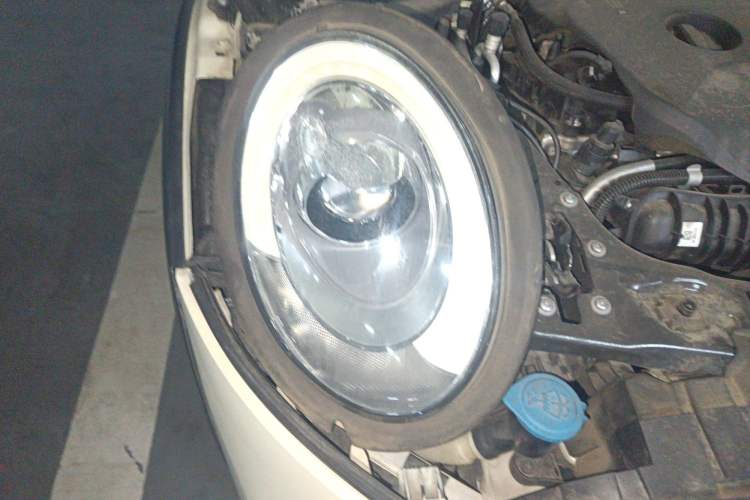 Used MINI 2015 2.0T COOPER S Five-Door Edition Right Front Headlight
