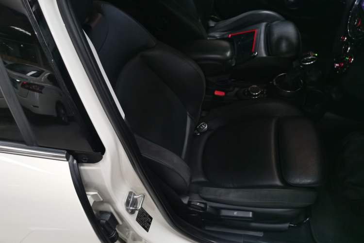 Used MINI 2015 2.0T COOPER S Five-Door Edition Right Front Seat