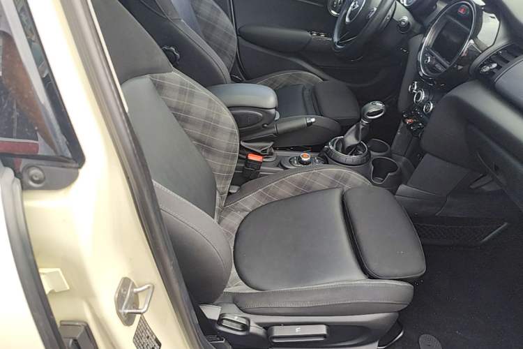 Used MINI 2015 1.5T COOPER Fun Five-Door Edition Right Front Seat