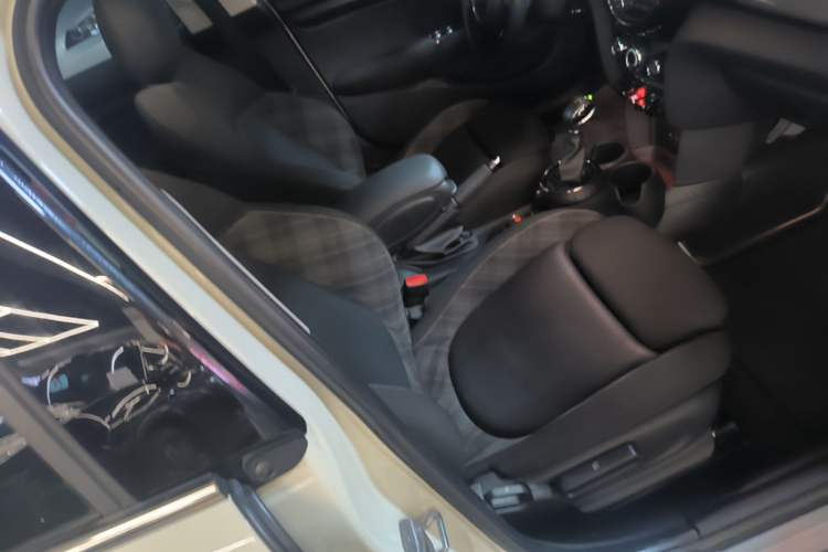 Used MINI 2015 1.5T COOPER Fun Five-Door Edition Right Front Seat