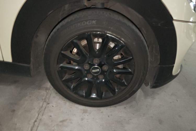 Used MINI 2015 1.5T COOPER Fun Five-Door Edition Right Front Wheel Hub