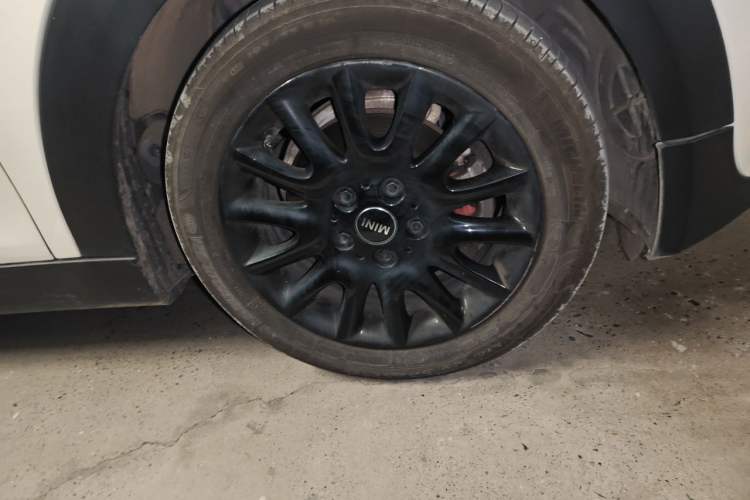 Used MINI 2015 1.5T COOPER Fun Five-Door Edition Right Front Wheel Hub