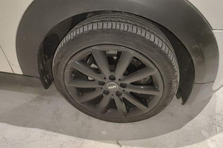 Used MINI 2015 1.5T COOPER Fun Five-Door Edition Right Front Wheel Hub