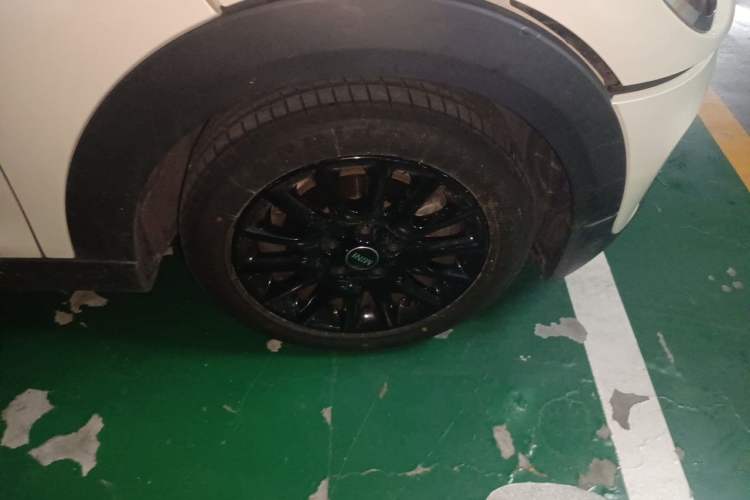 Used MINI 2015 1.5T COOPER Fun Five-Door Edition Right Front Wheel Hub