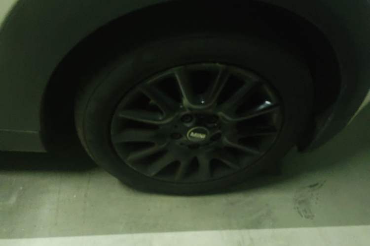 Used MINI 2015 1.5T COOPER Excitement Five-Door Edition Right Front Wheel Hub