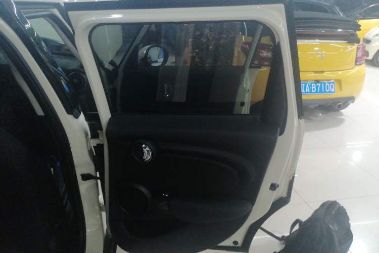 Used MINI 2015 1.2T ONE Five-Door Edition Right Rear Door Interior