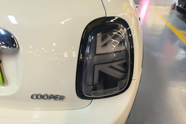 Used MINI 2015 1.5T COOPER Fun Five-Door Edition Right Rear Taillight