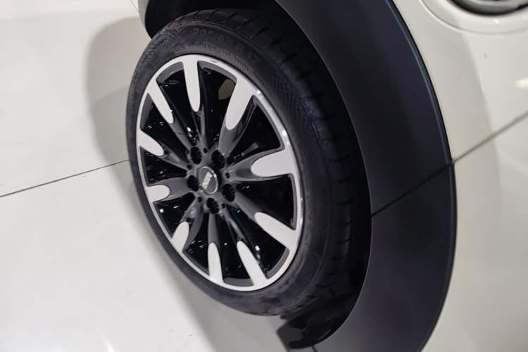 Used MINI 2015 2.0T COOPER S Five-Door Edition Right Rear Wheel Hub