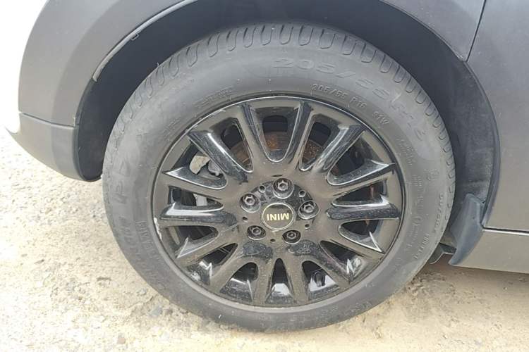Used MINI 2015 1.5T COOPER Fun Five-Door Edition Right Rear Wheel Hub