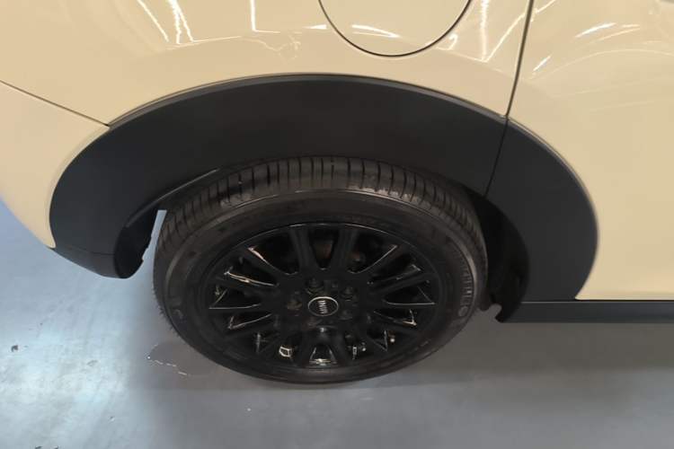 Used MINI 2015 1.5T COOPER Fun Five-Door Edition Right Rear Wheel Hub