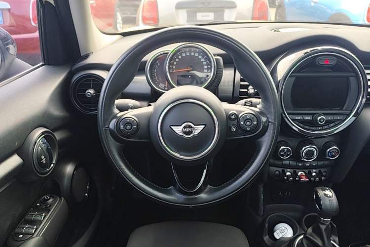 Used MINI 2015 1.5T COOPER Fun Five-Door Edition Steering Wheel