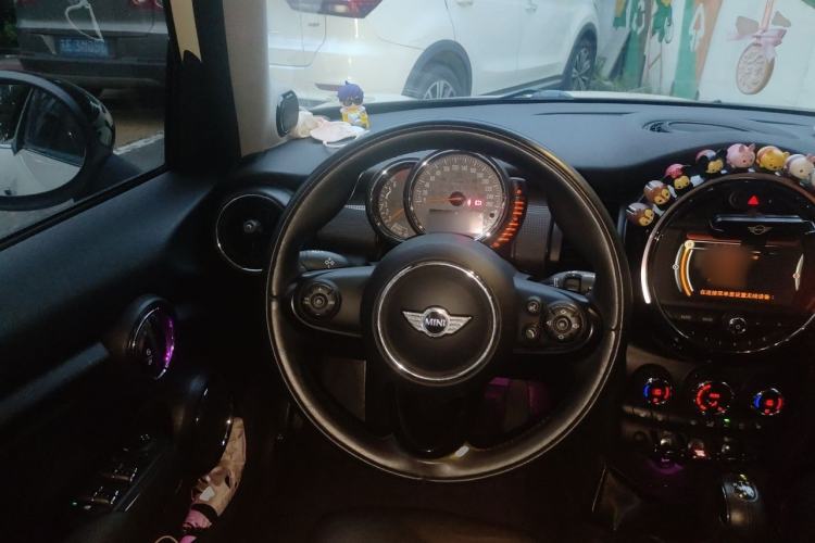 Used MINI 2015 1.5T COOPER Excitement Five-Door Edition Steering Wheel