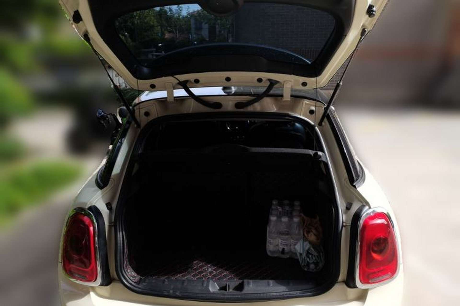 Used MINI 2015 1.5T COOPER Fun Five-Door Edition Trunk