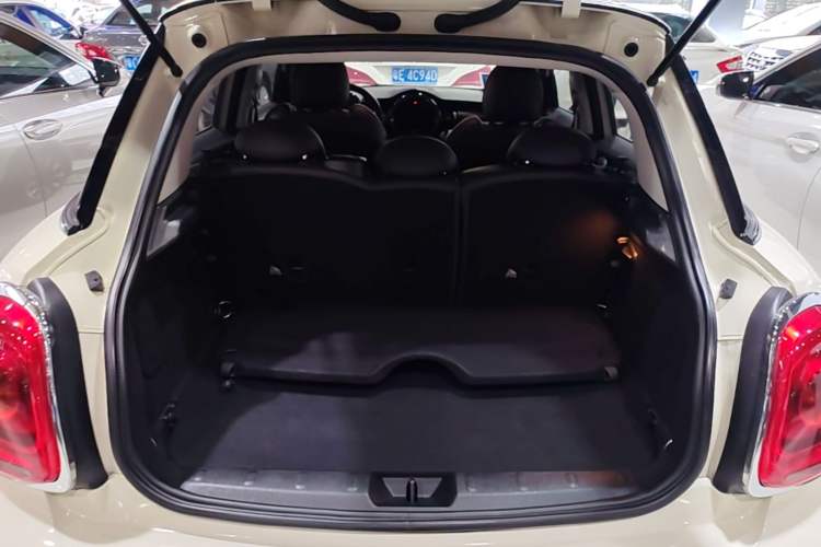 Used MINI 2015 2.0T COOPER S Five-Door Edition Trunk