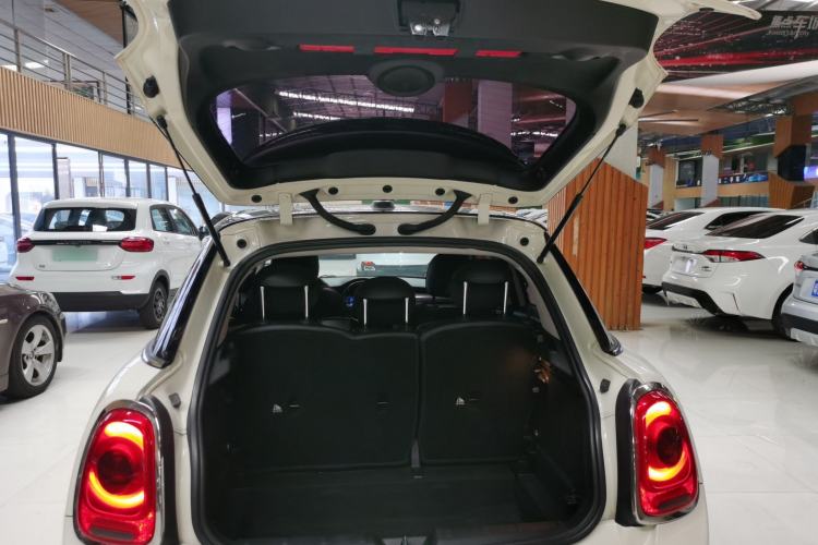 Used MINI 2015 2.0T COOPER S Five-Door Edition Trunk