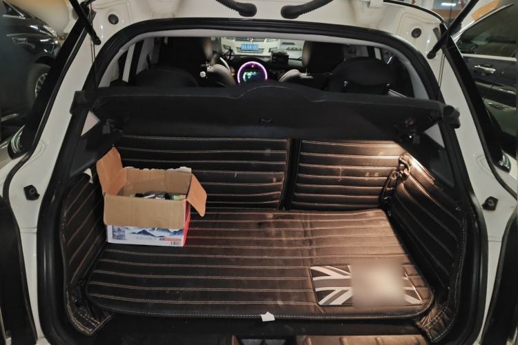 Used MINI 2015 1.5T COOPER Fun Five-Door Edition Trunk