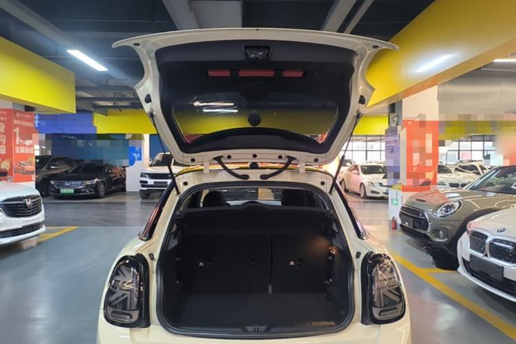 Used MINI 2015 1.5T COOPER Fun Five-Door Edition Trunk