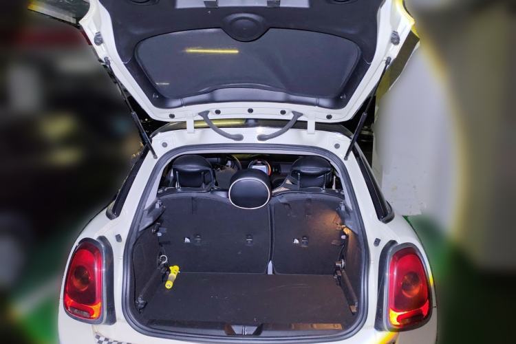 Used MINI 2015 1.5T COOPER Fun Five-Door Edition Trunk