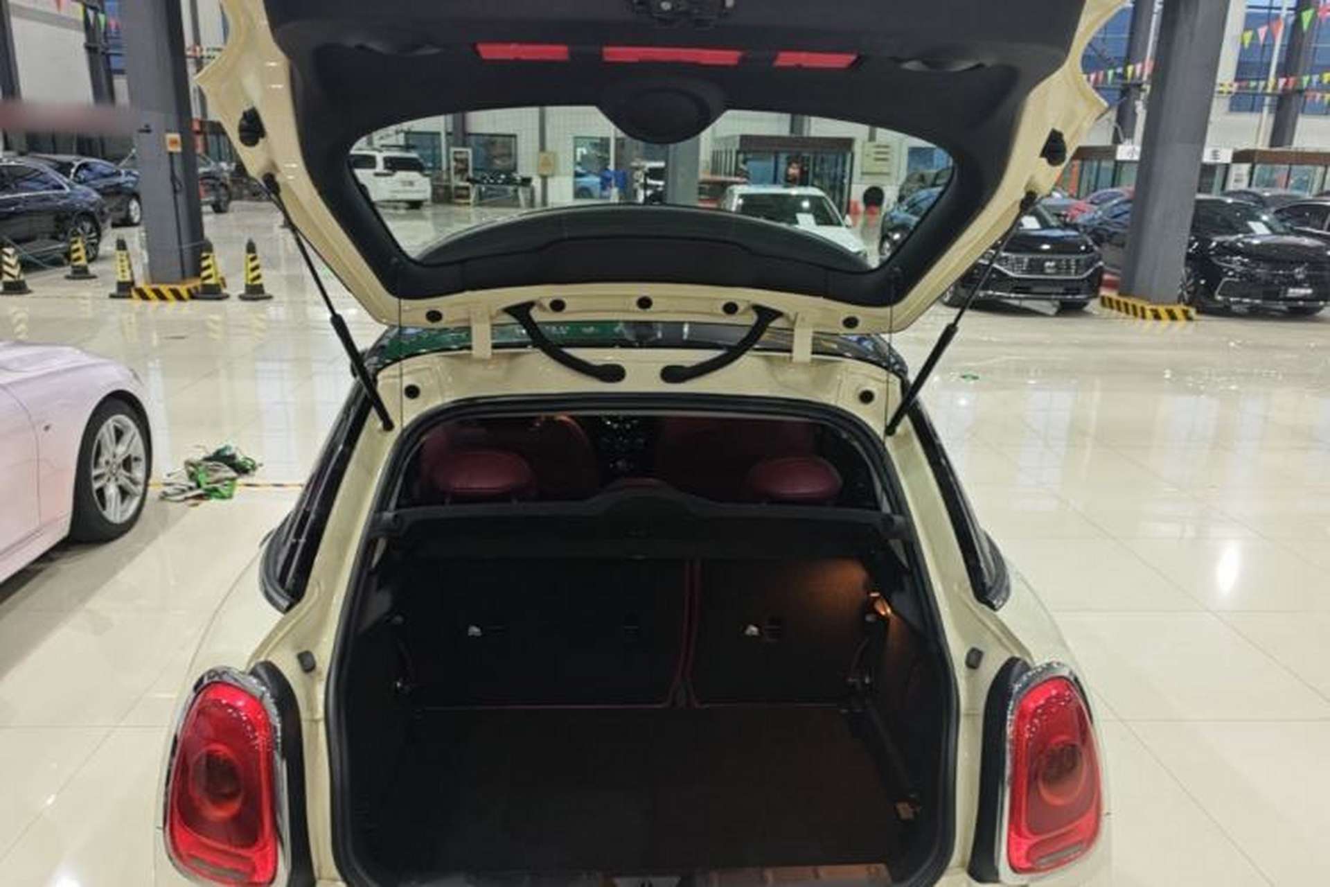 Used MINI 2015 1.5T COOPER Fun Five-Door Edition Trunk