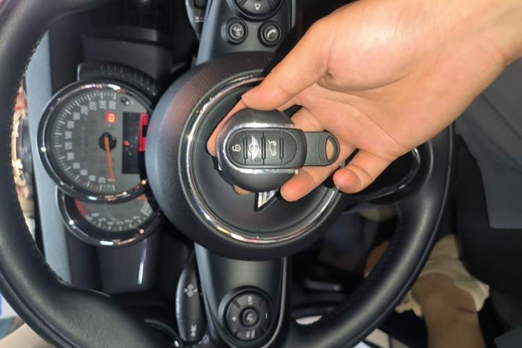 Used MINI 2015 1.5T COOPER Fun Five-Door Edition Vehicle Key