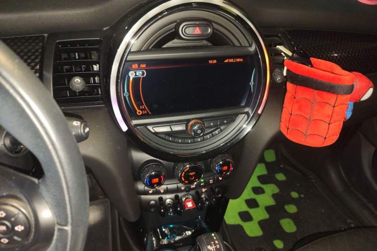 Used MINI 2015 2.0T COOPER S Five-Door Edition Audio And AC Panel