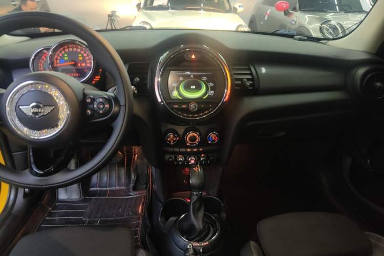 Used MINI 2015 1.5T COOPER Fun Five-Door Edition Audio And AC Panel