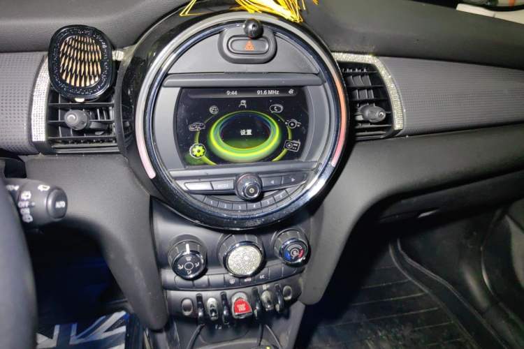 Used MINI 2015 1.5T COOPER Fun Five-Door Edition Audio And AC Panel