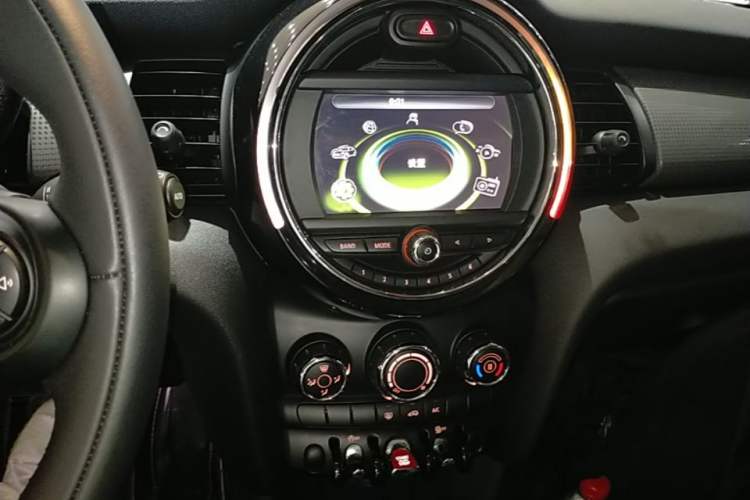 Used MINI 2015 1.5T COOPER Fun Five-Door Edition Audio And AC Panel