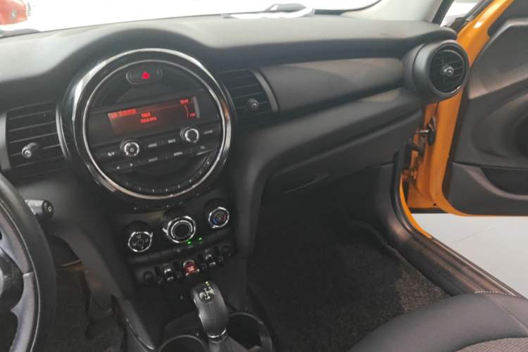 Used MINI 2015 1.2T ONE Five-Door Edition Audio And AC Panel