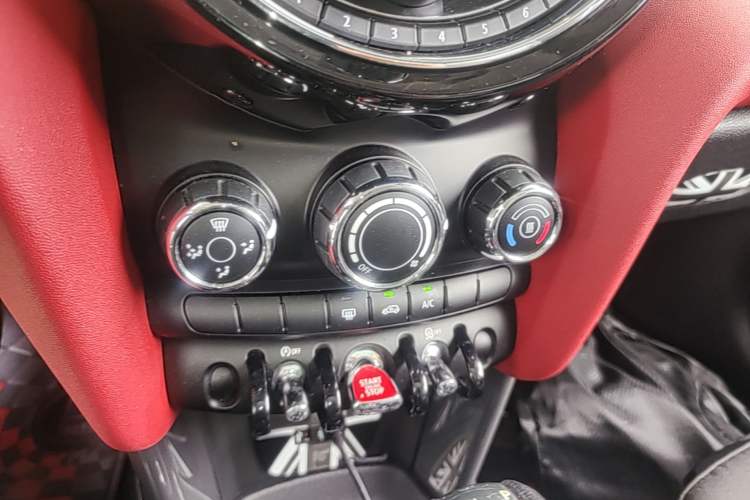Used MINI 2015 1.5T COOPER Fun Five-Door Edition Audio And AC Panel